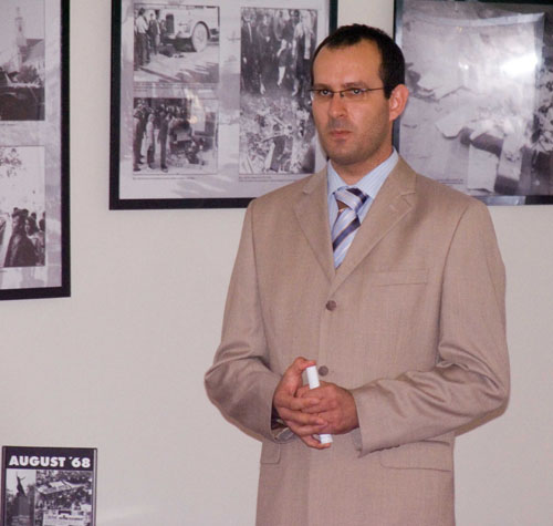 Foto: Peter Balun, zostavovateľ výstavy. Foto: Peter Balun, zostavovateľ výstavy.